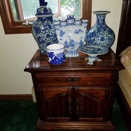 Bedside stand with blue & white pottery