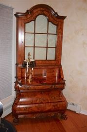 Decorative Cabinet with Lamp