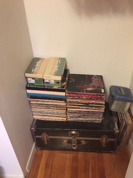 Tons of classic Vinyl Lps and 45's in great condition!!