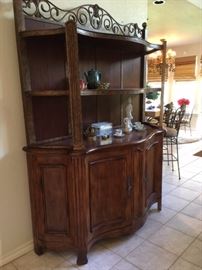 Sideview of display cabinet with 3 tiered shelves and bow front double doors under
