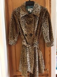 Size 7 faux-leopard coat with tie by CachCach
