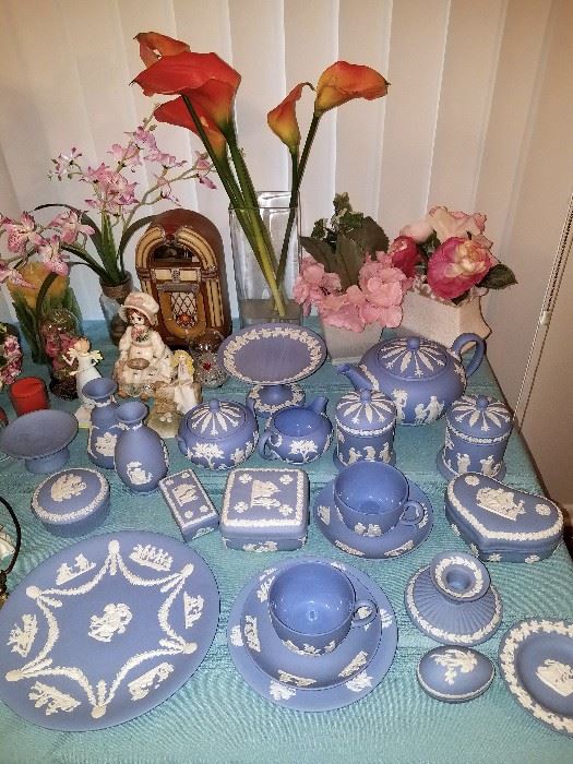 Decor and collectibles. Wedgewood