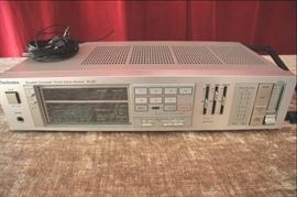 Technics SA-251 Quartz Synthesizer FM/AM Stereo Receiver - Great Condition - Works
