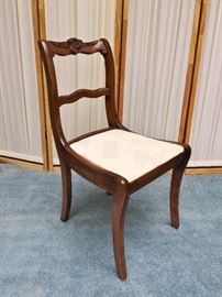 Everyone Needs A Lovely Antique Early American Shabby Country Cottage Duncan Phyfe Carved Rose Mahogany Wood Side Chair - Super For Desks, Vanities & Corner Nooks! Great Condition!
