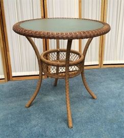 Outdoor All Weather Faux Bamboo Rattan Wicker Round Patio Table With Frosted Glass Top - Excellent Condition!
