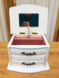 Vintage Collectible Fabulous Find! LONDON LEATHER CO Shabby Chic White MUSIC AND TURNING Ballerina JEWELRY Trinket BOX - Beautiful Condition!

