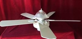 Hampton Bay Large White Ceiling Fan & Light - Pretty Translucent Crystal Look Light Fixture - Reversible Fan Blades Can Be Flipped Over For Oak Wood Grain Look - Excellent Working Condition!
