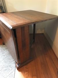 Detail of gate leg table. Table in excellent condition.