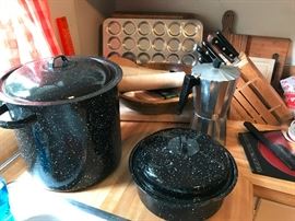 Enamel pan set. The smaller version is interesting.