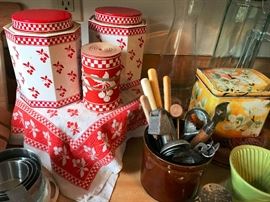 Lots of vintage kitchen tools.