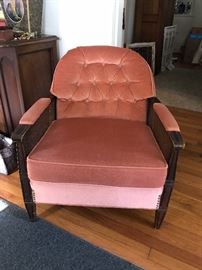 Vintage side chair in very good condition.