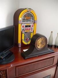 CD Juke box, clock