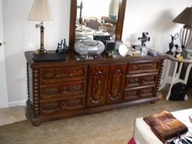 Dresser, boom box lamp and more. 