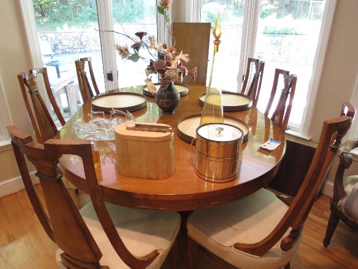 THIS IS A FABULOUS DINING ROOM TABLE AND CHAIRS.