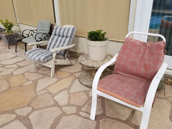 outdoor chairs and cushions