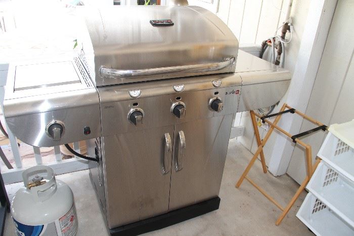 Charbroiler Barbecue natural gas but includes conversion kit and rotisserie.
