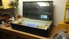 Portable makeup mirror