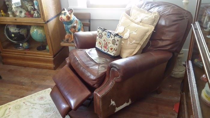 VINTAGE LEATHER RECLINER WITH COWHIDE SIDES