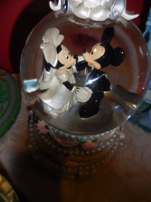 Mickey Minnie Wedding Snow Globe