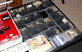 More sorted Jewelry being sold by the bag