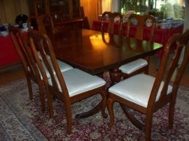 Duncan Phyfe Dining Room Table - Set of 6 Dining Room Chairs 