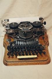 Hammond 1900s No 12 Typewriter with Wooden Oak Case
