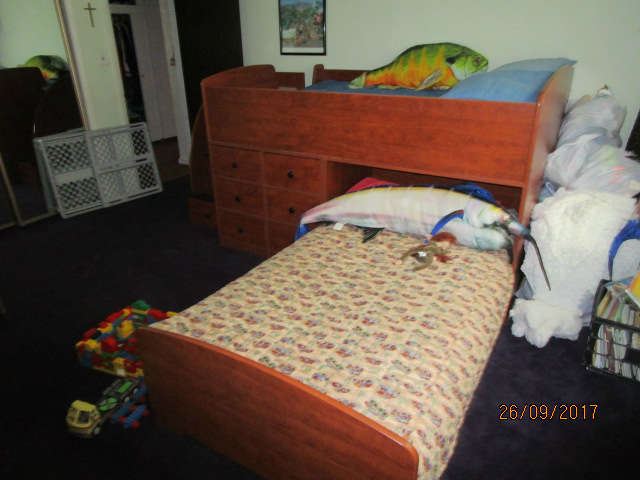 Bunk bed set with full size and twin size mattresses