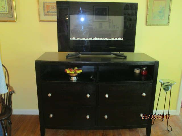 Entertainment/chest stand with picture heater