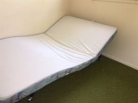 kRAFTSMATIC adjustable full-sizebed frame with massage feature $25