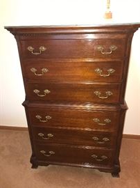 STUNNING ANTIQUE SOLID MAHOGANY BEDROOM SET-INCLUDES LONG DRESSER WITH MIRROR, NIGHTSTAND AND TALL CHEST OF DRAWERS