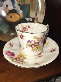 BEAUTIFUL COLLECTIBLE TEACUPS