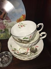 BEAUTIFUL COLLECTIBLE TEACUPS