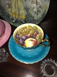 BEAUTIFUL COLLECTIBLE TEACUPS