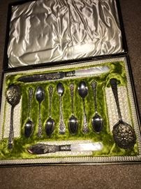 VINTAGE MOTHER OF PEARL SILVER-PLATED FLATWARE SET