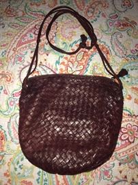 BOTTEGA VENETA WOVEN LEATHER BURGUNDY HANDBAG