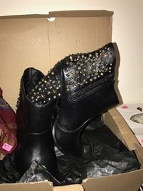 BRAND NEW BOOTS SIZE 7