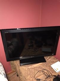 32" SONY FLATSCREEN LCD HDTV QAM TUNER