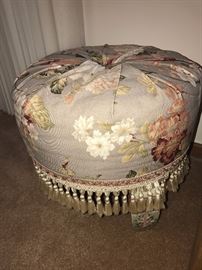 FLORAL FRINGE ROUND OTTOMAN 