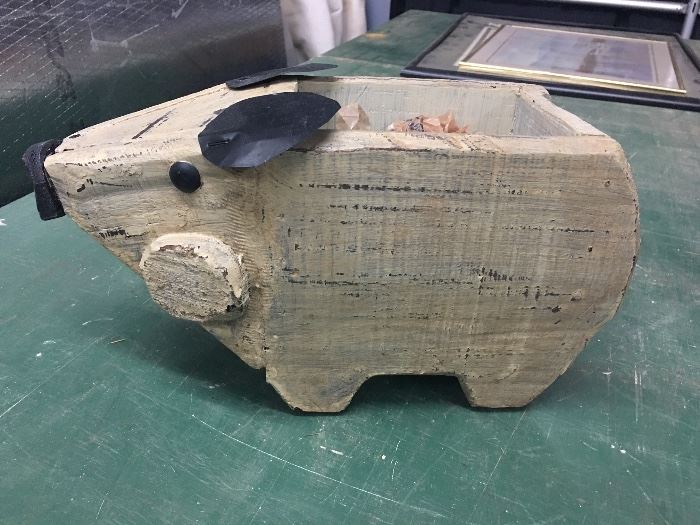Wooden pig container