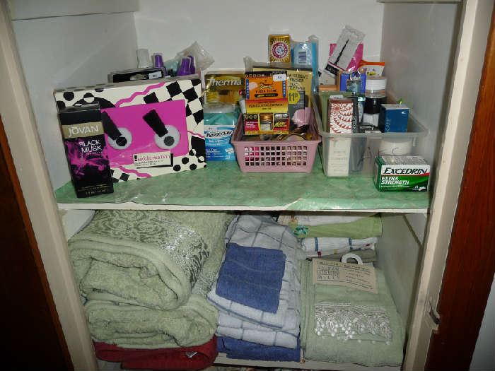 TOILETRY ITEMS, LINENS