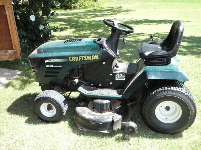 CRAFTSMAN 42 INCH RIDING LAWN MOWER - IT PURRS LIKE A KITTEN - ALWAYS MAINTAINED ! 