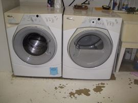 Stackable washer/dryer