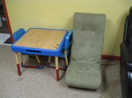 Child's table/2 chairs rocking chair