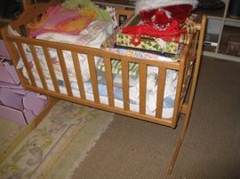 Baby wood bassinet