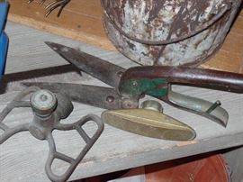 Miscellaneous garden tools