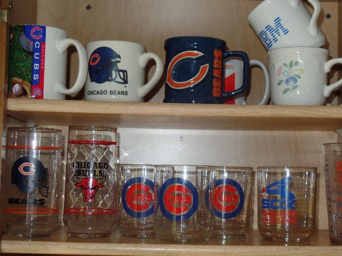  Chicago Bear, Cubs, Bulls, and Sox cups and glasses 