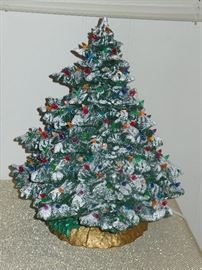 Ceramic Christmas tree w.light