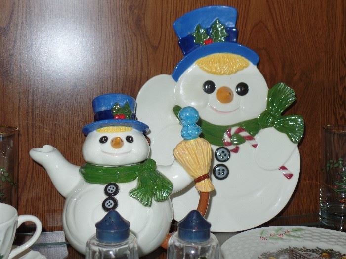 Snowman cookie plate with matching tea pot