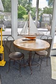 ice cream table & chairs