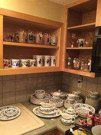 Collection of Tom Mix glasses and cups 